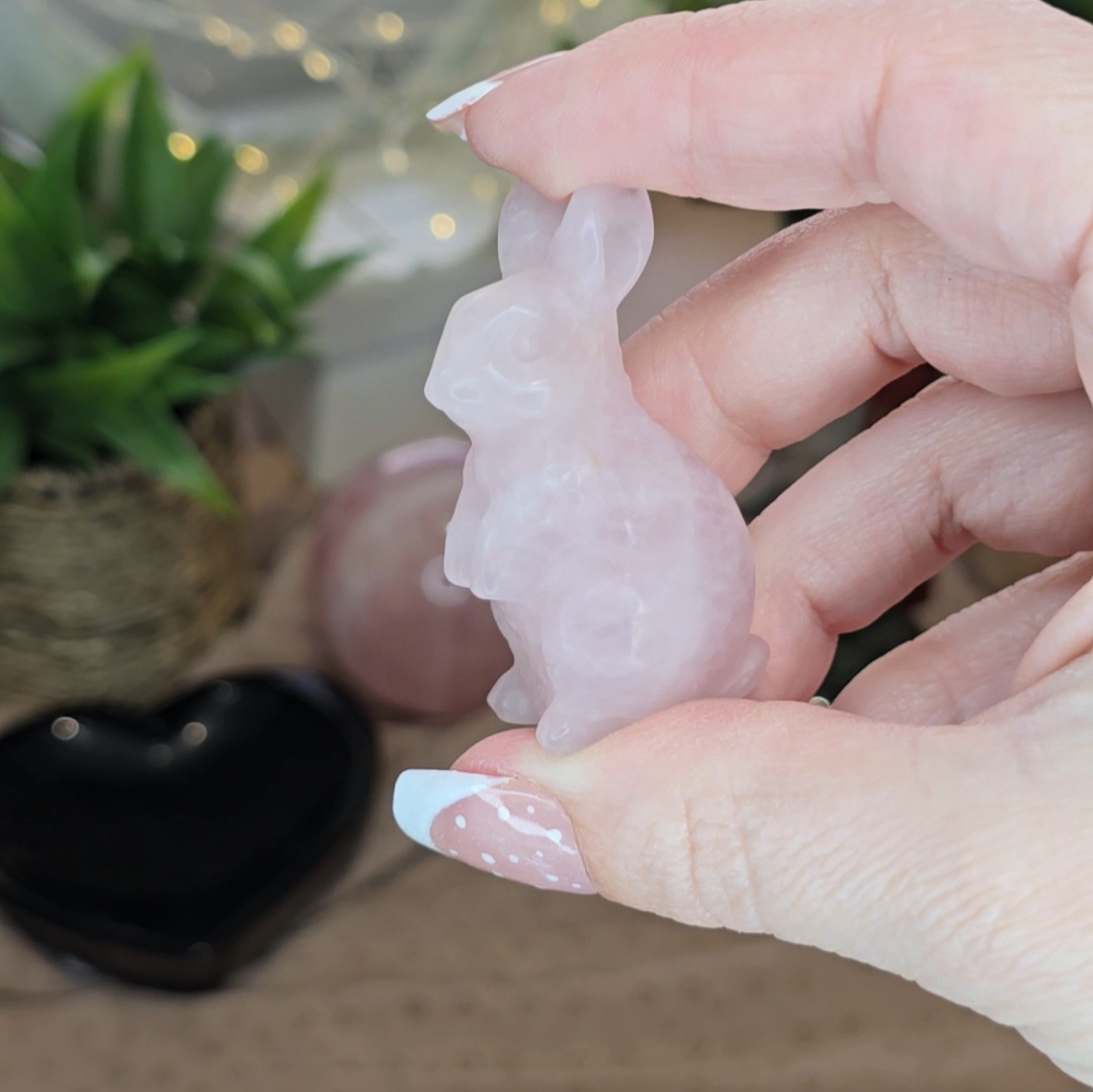 Rose Quartz Bunny Rabbit Carving - Image 2