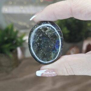 Labradorite Palm Stone – Blue Flash Crystal