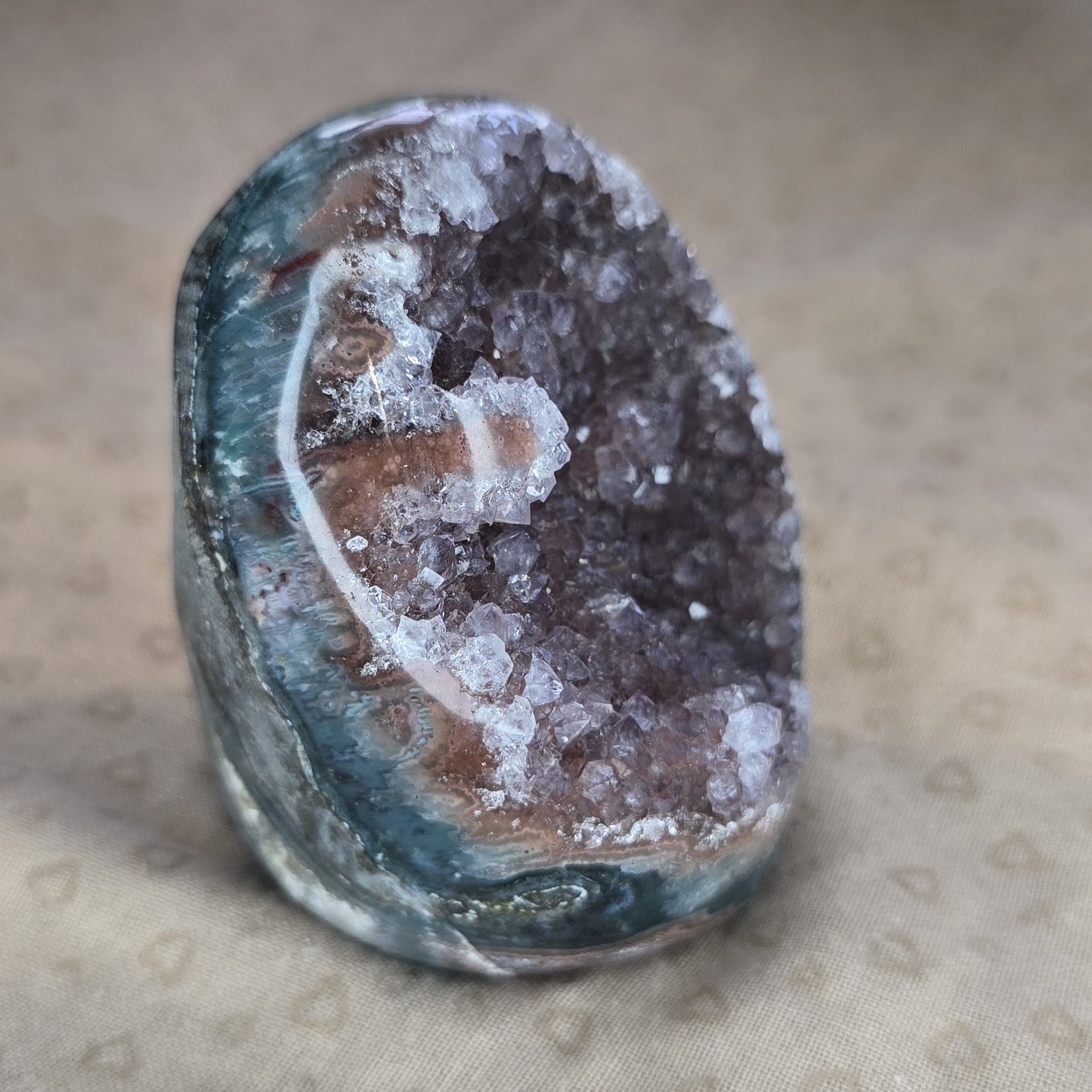 Sugar Amethyst Druzy Freeform with Teal Agate Banding – 265g - Image 7