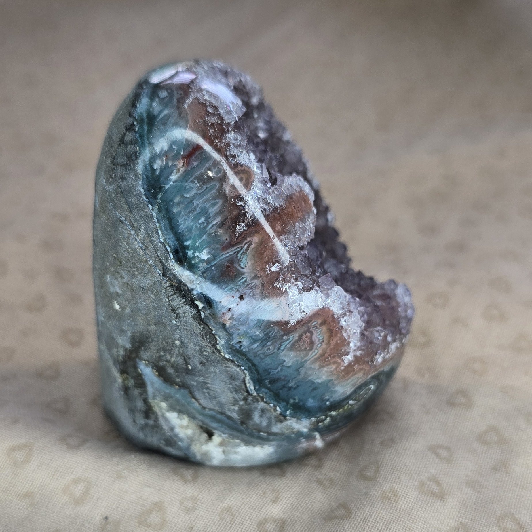 Sugar Amethyst Druzy Freeform with Teal Agate Banding – 265g - Image 8